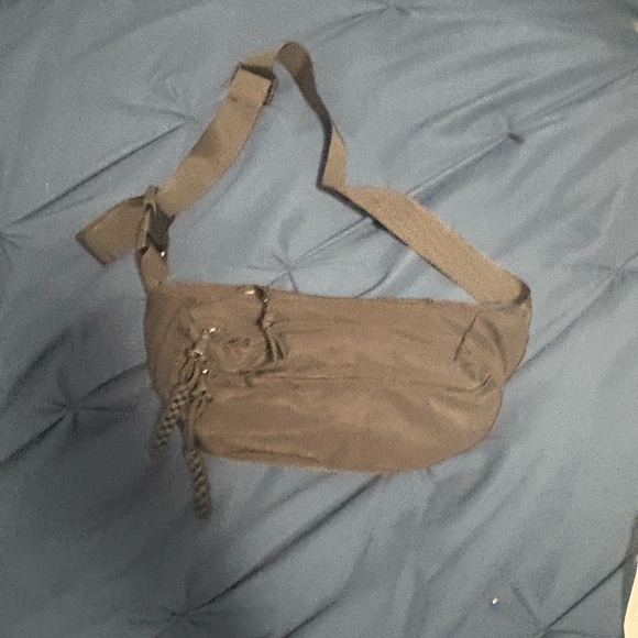 NWT bum bag lots of zippers! - Picture 5 of 7